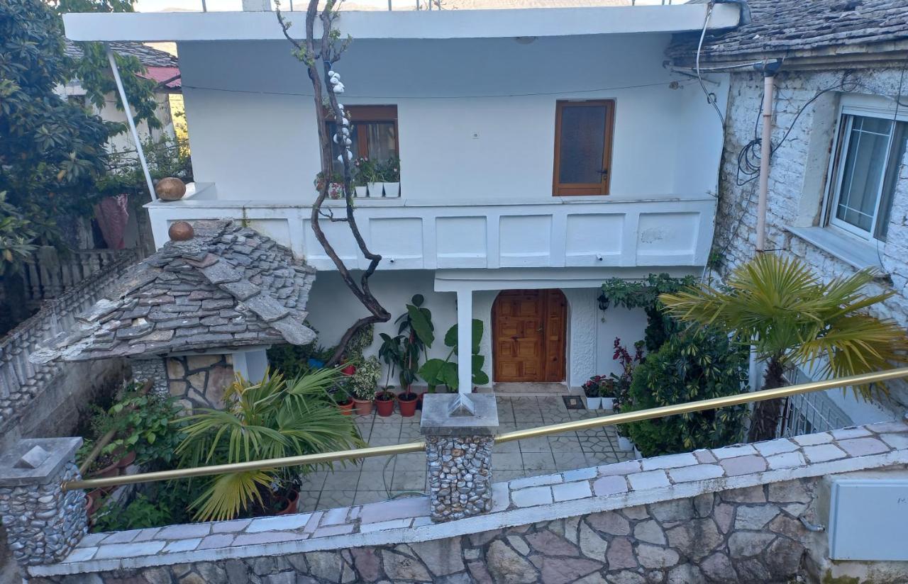 Sokolli Guest House Gjirokastër Екстериор снимка