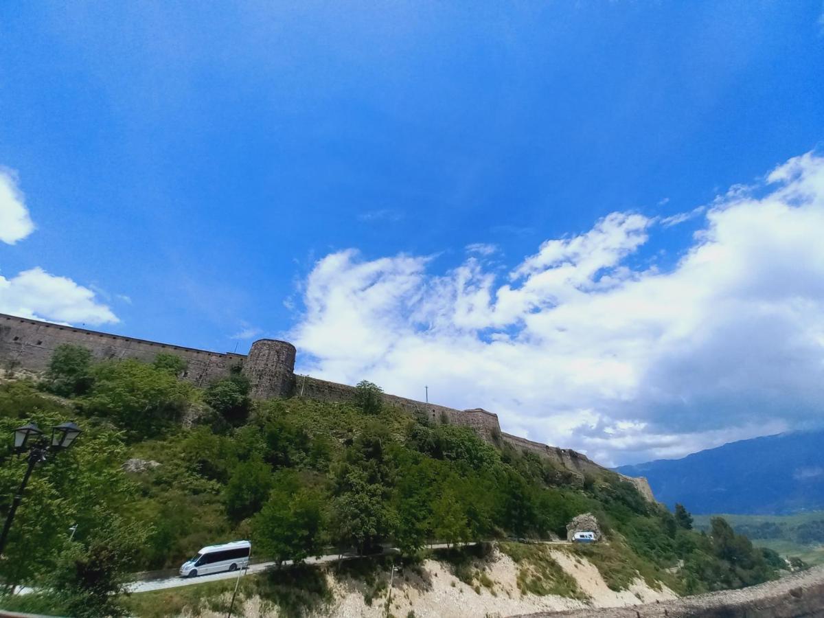 Sokolli Guest House Gjirokastër Екстериор снимка
