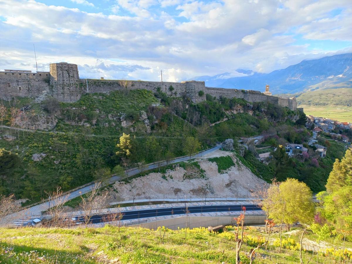 Sokolli Guest House Gjirokastër Екстериор снимка